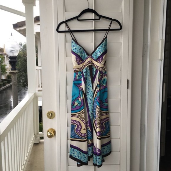 Beautiful Handkerchief skirt dress - Picture 2 of 9